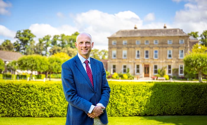 School's No-Phone Policy is the Way Forward